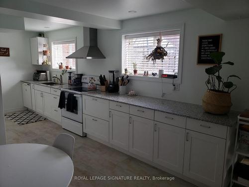 B-155 Hanmer St E, Barrie, ON - Indoor Photo Showing Kitchen