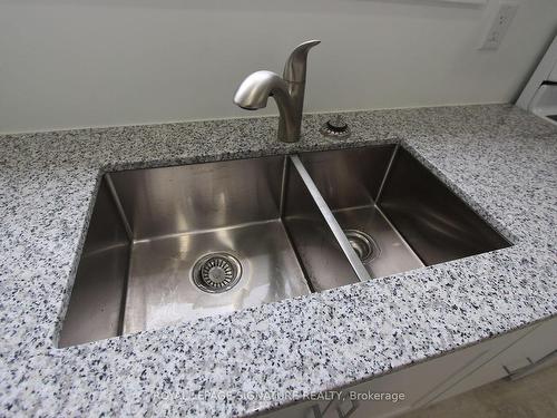 B-155 Hanmer St E, Barrie, ON - Indoor Photo Showing Kitchen With Double Sink