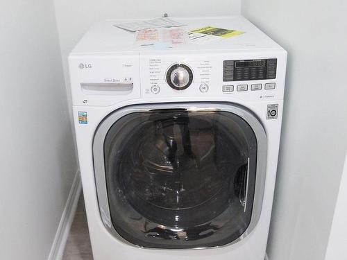 B-155 Hanmer St E, Barrie, ON - Indoor Photo Showing Laundry Room