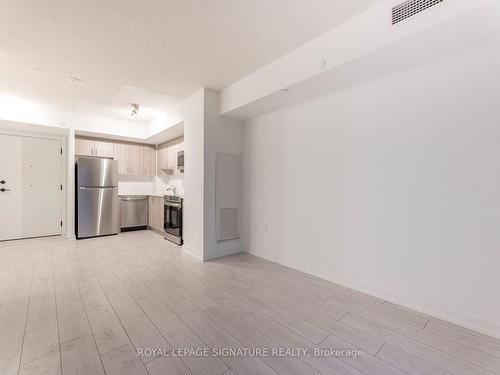 331-556 Marlee Ave, Toronto, ON - Indoor Photo Showing Kitchen