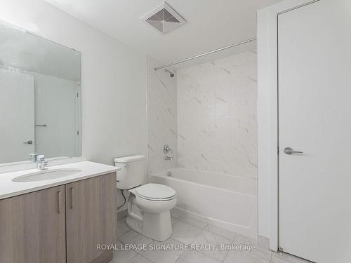 331-556 Marlee Ave, Toronto, ON - Indoor Photo Showing Bathroom