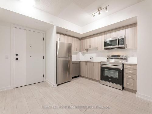 331-556 Marlee Ave, Toronto, ON - Indoor Photo Showing Kitchen