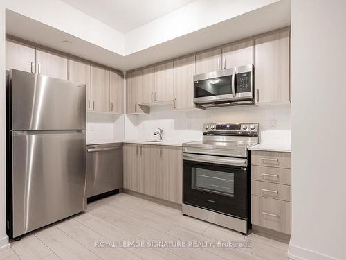 331-556 Marlee Ave, Toronto, ON - Indoor Photo Showing Kitchen