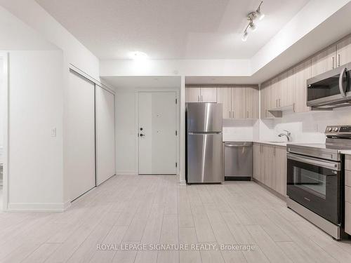 331-556 Marlee Ave, Toronto, ON - Indoor Photo Showing Kitchen