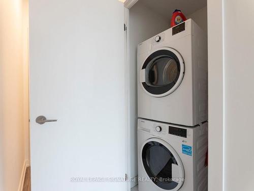 606-1195 The Queensway, Toronto, ON - Indoor Photo Showing Laundry Room