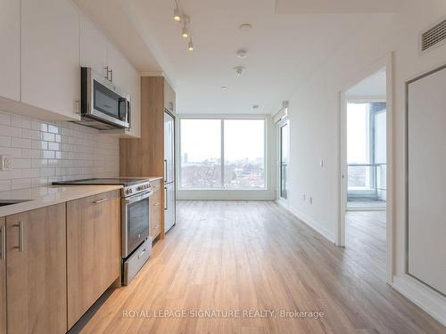 606-1195 The Queensway, Toronto, ON - Indoor Photo Showing Kitchen