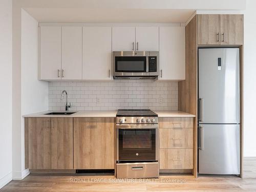 606-1195 The Queensway, Toronto, ON - Indoor Photo Showing Kitchen