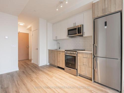 606-1195 The Queensway, Toronto, ON - Indoor Photo Showing Kitchen