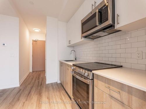 606-1195 The Queensway, Toronto, ON - Indoor Photo Showing Kitchen