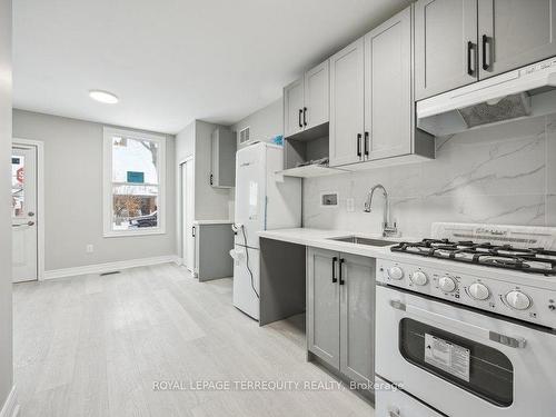 137 West Ave N, Hamilton, ON - Indoor Photo Showing Kitchen