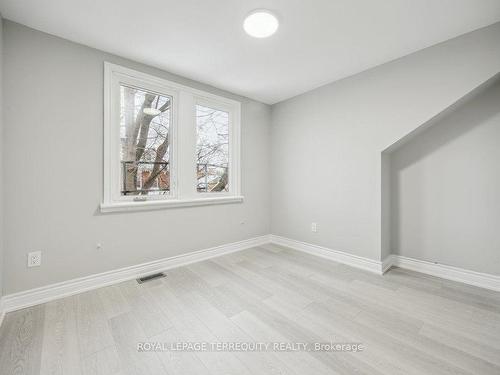 137 West Avenue N, Hamilton, ON - Indoor Photo Showing Kitchen