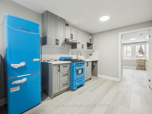 137 West Ave N, Hamilton, ON - Indoor Photo Showing Kitchen