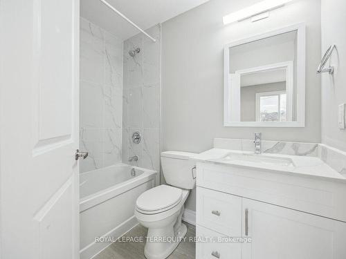 137 West Ave N, Hamilton, ON - Indoor Photo Showing Bathroom