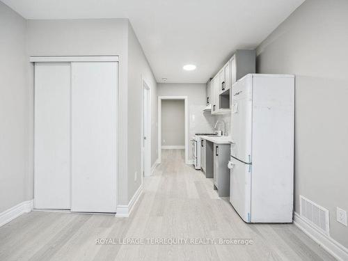 137 West Ave N, Hamilton, ON - Indoor Photo Showing Kitchen