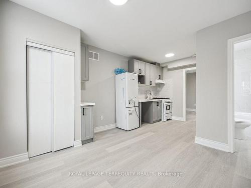 137 West Ave N, Hamilton, ON - Indoor Photo Showing Kitchen