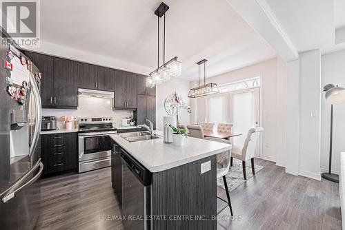 95 Kenesky Drive, Hamilton, ON - Indoor Photo Showing Kitchen With Double Sink With Upgraded Kitchen