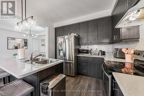 95 Kenesky Drive, Hamilton, ON - Indoor Photo Showing Kitchen With Double Sink With Upgraded Kitchen