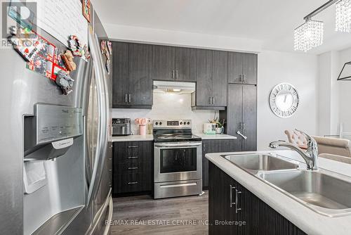 95 Kenesky Drive, Hamilton, ON - Indoor Photo Showing Kitchen With Double Sink