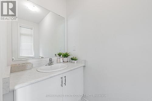 95 Kenesky Drive, Hamilton, ON - Indoor Photo Showing Bathroom