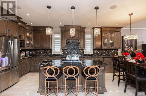 85 Hillcroft Drive, Hamilton, ON - Indoor Photo Showing Kitchen With Stainless Steel Kitchen With Upgraded Kitchen