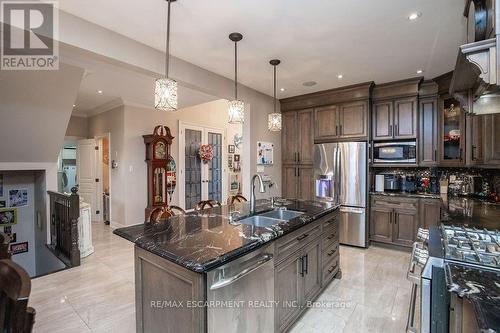 85 Hillcroft Drive, Hamilton, ON - Indoor Photo Showing Kitchen With Stainless Steel Kitchen With Double Sink With Upgraded Kitchen