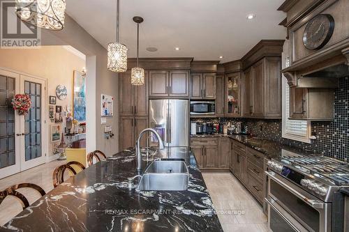 85 Hillcroft Drive, Hamilton, ON - Indoor Photo Showing Kitchen With Stainless Steel Kitchen With Double Sink With Upgraded Kitchen