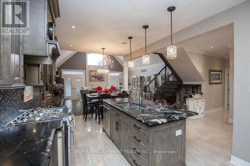 85 Hillcroft Drive, Hamilton, ON - Indoor Photo Showing Kitchen With Double Sink With Upgraded Kitchen