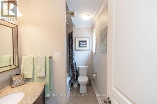 85 Hillcroft Drive, Hamilton, ON - Indoor Photo Showing Bathroom