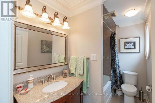 85 Hillcroft Drive, Hamilton, ON - Indoor Photo Showing Bathroom