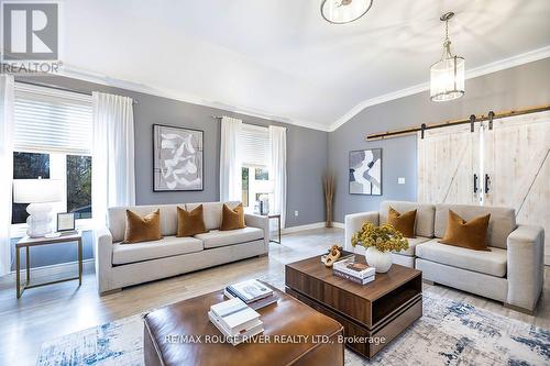 61 Townline Road N, Clarington (Courtice), ON - Indoor Photo Showing Living Room