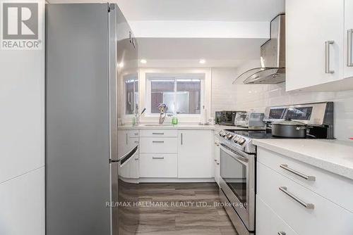 8 Garfield Crescent N, Brampton, ON - Indoor Photo Showing Kitchen