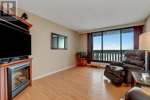 1901 - 415 Greenview Avenue, Ottawa, ON - Indoor Photo Showing Living Room With Fireplace