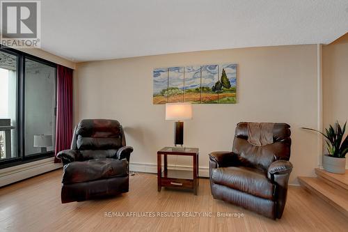 1901 - 415 Greenview Avenue, Ottawa, ON - Indoor Photo Showing Living Room