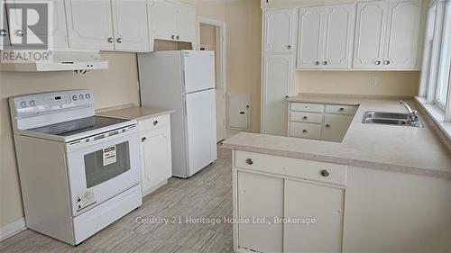 239 Hemlock Street, Waterloo, ON - Indoor Photo Showing Kitchen With Double Sink