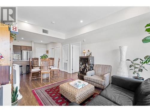 1925 Enterprise Way Unit# 606, Kelowna, BC - Indoor Photo Showing Living Room