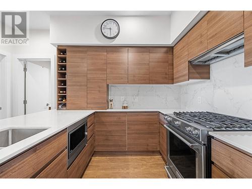 1925 Enterprise Way Unit# 606, Kelowna, BC - Indoor Photo Showing Kitchen With Upgraded Kitchen