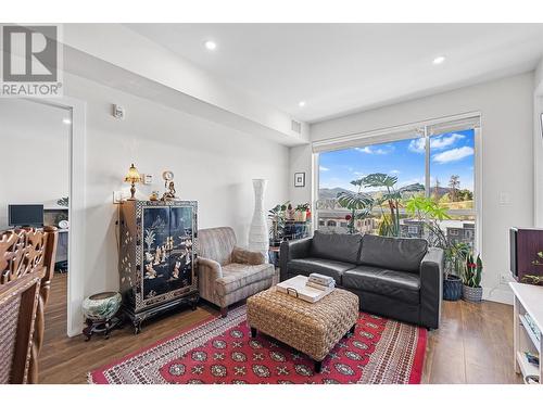 1925 Enterprise Way Unit# 606, Kelowna, BC - Indoor Photo Showing Living Room