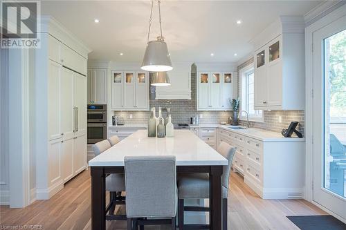 304 Mcgibbon Drive, Milton, ON - Indoor Photo Showing Kitchen With Upgraded Kitchen