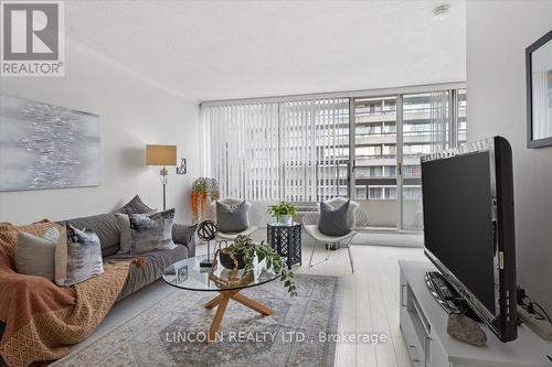 638 - 50 Richmond Street E, Oshawa, ON - Indoor Photo Showing Living Room