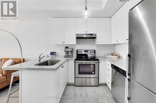 121 - 600 Alex Gardner Circle, Aurora, ON - Indoor Photo Showing Kitchen With Stainless Steel Kitchen