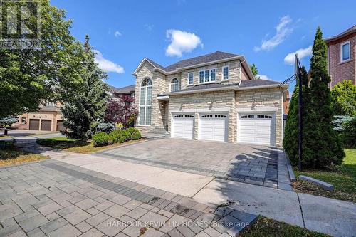 45 Henricks Crescent, Richmond Hill, ON - Outdoor With Facade