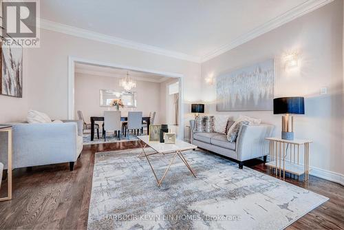 45 Henricks Crescent, Richmond Hill, ON - Indoor Photo Showing Living Room