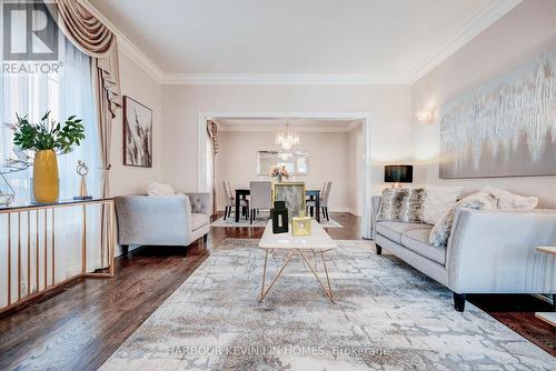 45 Henricks Crescent, Richmond Hill, ON - Indoor Photo Showing Living Room