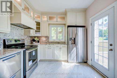 45 Henricks Crescent, Richmond Hill, ON - Indoor Photo Showing Kitchen With Upgraded Kitchen