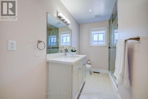 45 Henricks Crescent, Richmond Hill, ON - Indoor Photo Showing Bathroom