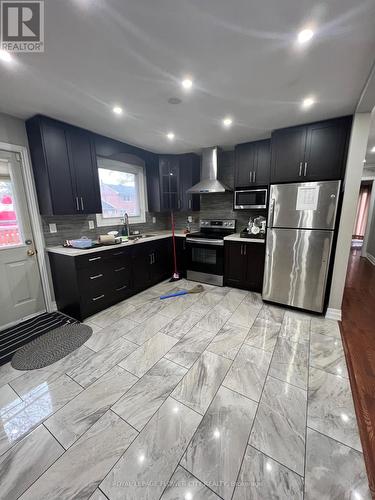 157 Elliott Street, Brampton, ON - Indoor Photo Showing Kitchen