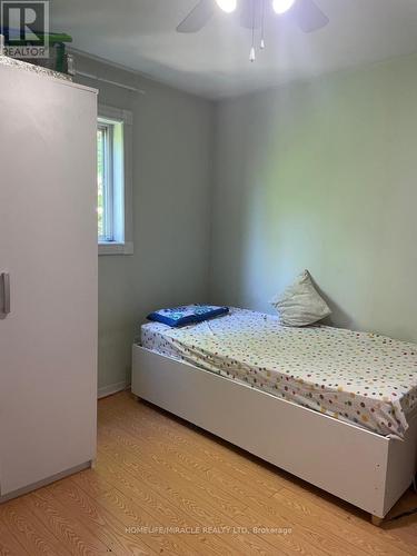 Upper - 10 Lynwood Court, Brampton, ON - Indoor Photo Showing Bedroom