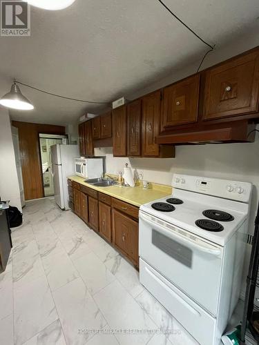 Upper - 10 Lynwood Court, Brampton, ON - Indoor Photo Showing Kitchen With Double Sink