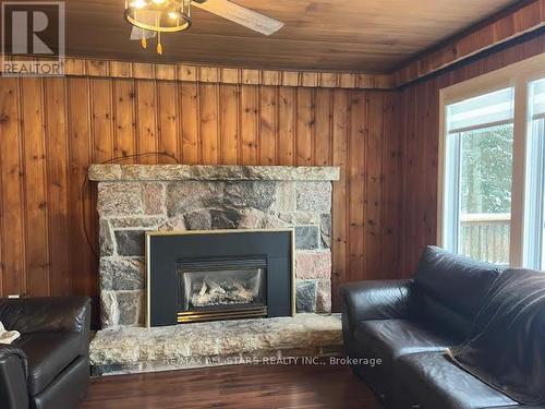 45 Lakewood Crescent, Kawartha Lakes (Bobcaygeon), ON - Indoor Photo Showing Living Room With Fireplace