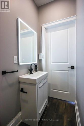 58 Burton Street, Hamilton, ON - Indoor Photo Showing Bathroom